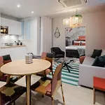 SUITE SARTRE : au cœur de la Rive Gauche, neuf, design, 2/4 personnes
