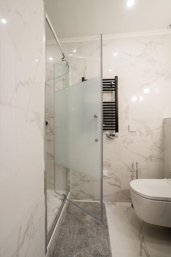 Appartement Sartre : Au Cœur De La Rive Gauche, Neuf, Design, 2/4 Personnes *